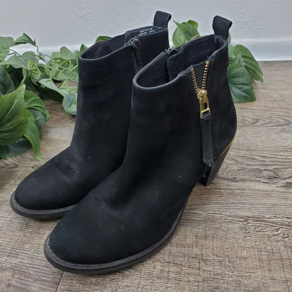 Steve Madden Ankle Boots Wantagh Booties Distressed Nubuck Suede Black Gold Boho - Picture 6 of 15
